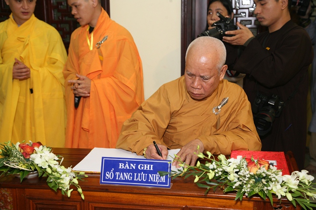 TT. Huế: Ban Trị sự GHPGVN tỉnh kính viếng tang lễ Cố HT. Thích Chơn Thiện