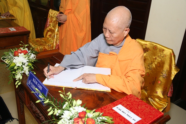 TT. Huế: Ban Trị sự GHPGVN tỉnh kính viếng tang lễ Cố HT. Thích Chơn Thiện