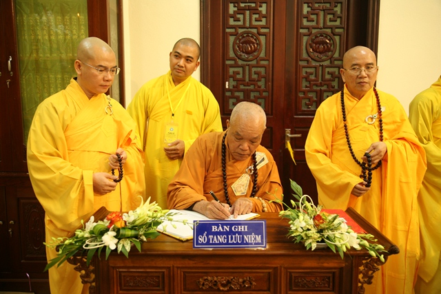 TT. Huế: Ban Trị sự GHPGVN tỉnh kính viếng tang lễ Cố HT. Thích Chơn Thiện