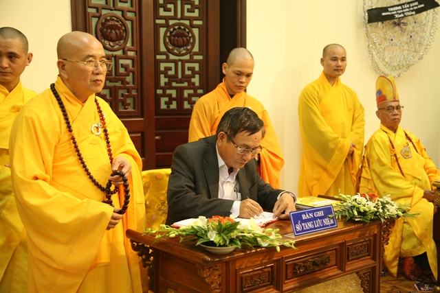 TT. Huế: Ban Trị sự GHPGVN tỉnh kính viếng tang lễ Cố HT. Thích Chơn Thiện