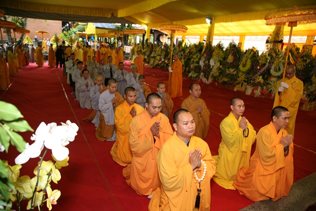 TT. Huế: Ban Trị sự GHPGVN tỉnh kính viếng tang lễ Cố HT. Thích Chơn Thiện