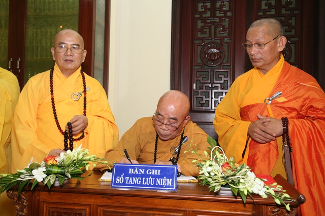 TT. Huế: Ban Trị sự GHPGVN tỉnh kính viếng tang lễ Cố HT. Thích Chơn Thiện