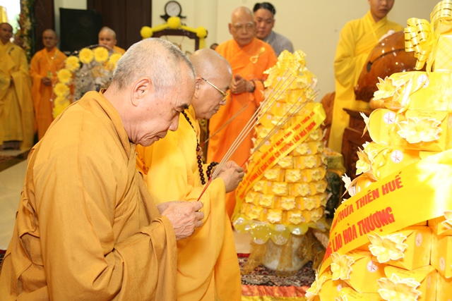 TT. Huế: Ban Trị sự GHPGVN tỉnh kính viếng tang lễ Cố HT. Thích Chơn Thiện