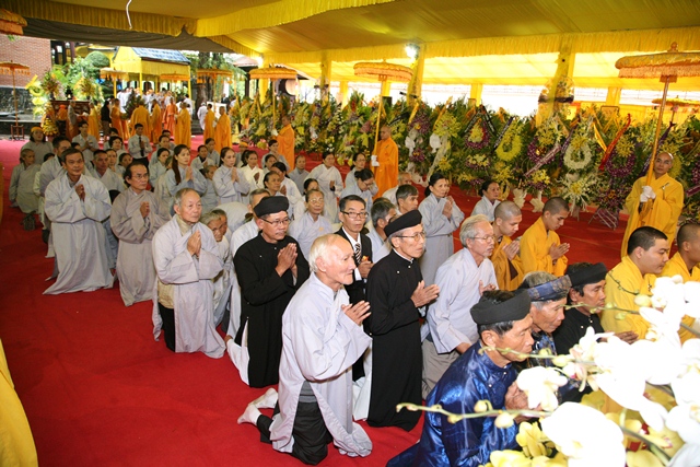 TT. Huế: Ban Trị sự GHPGVN tỉnh kính viếng tang lễ Cố HT. Thích Chơn Thiện