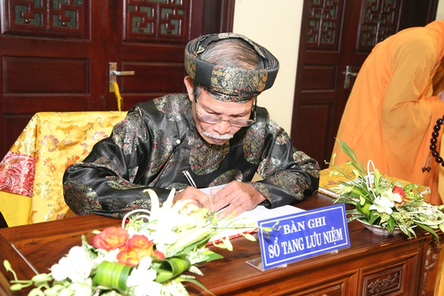 TT. Huế: Ban Trị sự GHPGVN tỉnh kính viếng tang lễ Cố HT. Thích Chơn Thiện