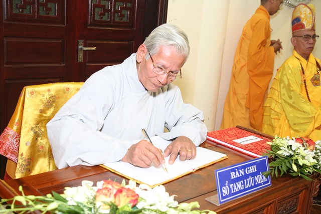 TT. Huế: Ban Trị sự GHPGVN tỉnh kính viếng tang lễ Cố HT. Thích Chơn Thiện