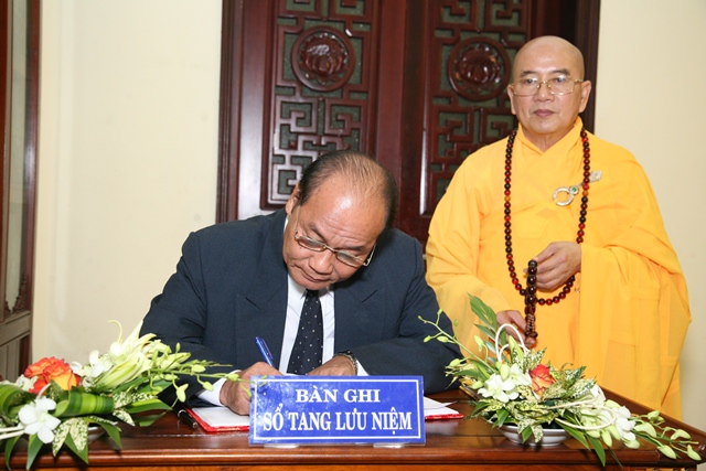 TT. Huế: Ban Trị sự GHPGVN tỉnh kính viếng tang lễ Cố HT. Thích Chơn Thiện