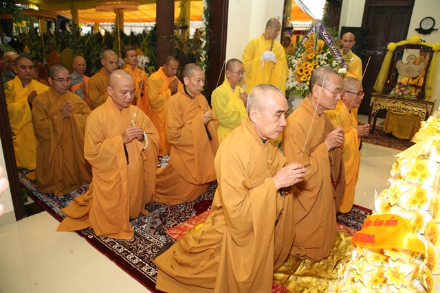 TT. Huế: Ban Trị sự GHPGVN tỉnh kính viếng tang lễ Cố HT. Thích Chơn Thiện