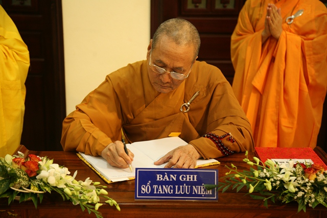 TT. Huế: Ban Trị sự GHPGVN tỉnh kính viếng tang lễ Cố HT. Thích Chơn Thiện