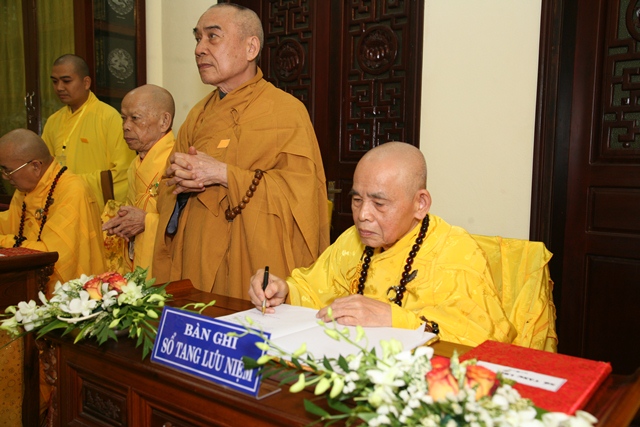 TT. Huế: Ban Trị sự GHPGVN tỉnh kính viếng tang lễ Cố HT. Thích Chơn Thiện