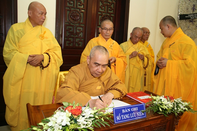 TT. Huế: Ban Trị sự GHPGVN tỉnh kính viếng tang lễ Cố HT. Thích Chơn Thiện