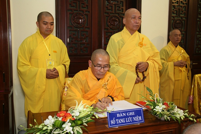 TT. Huế: Ban Trị sự GHPGVN tỉnh kính viếng tang lễ Cố HT. Thích Chơn Thiện