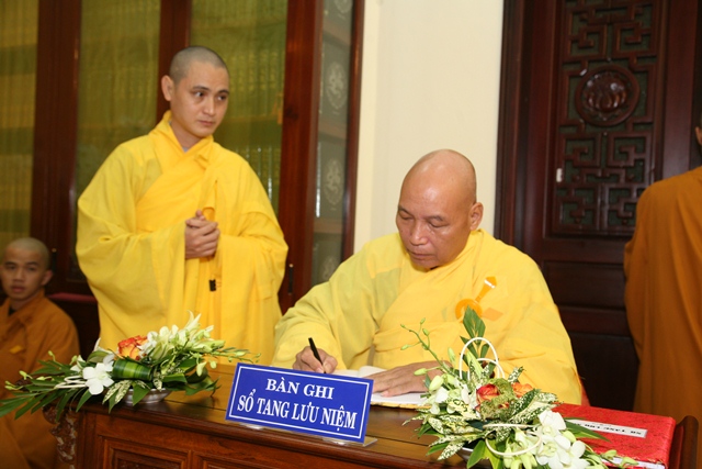 TT. Huế: Ban Trị sự GHPGVN tỉnh kính viếng tang lễ Cố HT. Thích Chơn Thiện