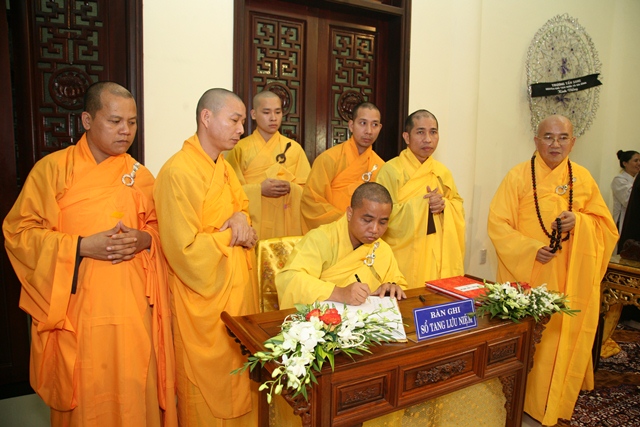 TT. Huế: Ban Trị sự GHPGVN tỉnh kính viếng tang lễ Cố HT. Thích Chơn Thiện