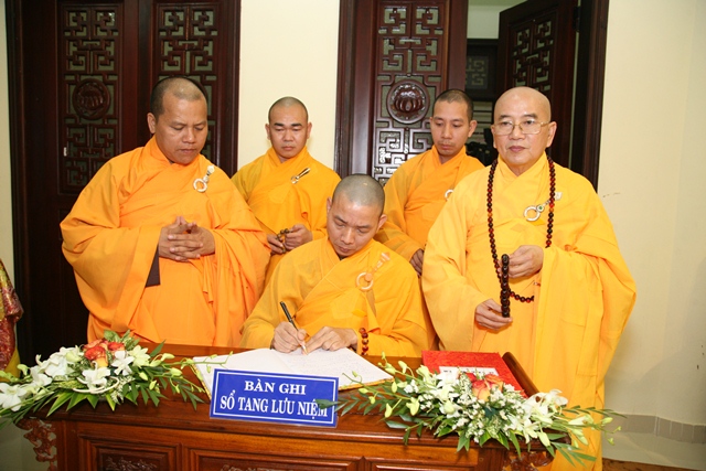 TT. Huế: Ban Trị sự GHPGVN tỉnh kính viếng tang lễ Cố HT. Thích Chơn Thiện