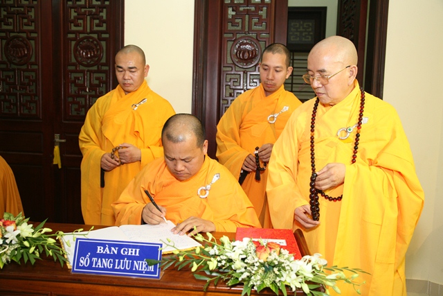 TT. Huế: Ban Trị sự GHPGVN tỉnh kính viếng tang lễ Cố HT. Thích Chơn Thiện