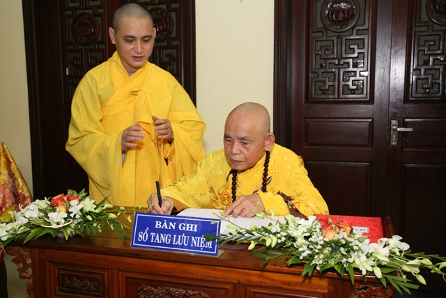 TT. Huế: Ban Trị sự GHPGVN tỉnh kính viếng tang lễ Cố HT. Thích Chơn Thiện