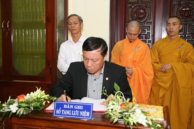 TT. Huế: Ban Trị sự GHPGVN tỉnh kính viếng tang lễ Cố HT. Thích Chơn Thiện