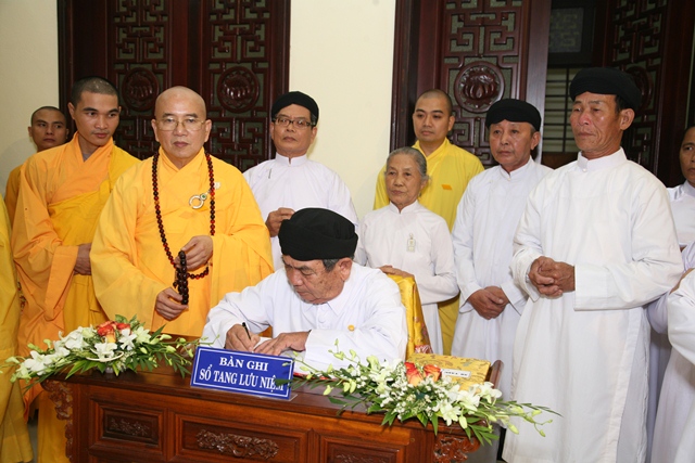 TT. Huế: Ban Trị sự GHPGVN tỉnh kính viếng tang lễ Cố HT. Thích Chơn Thiện