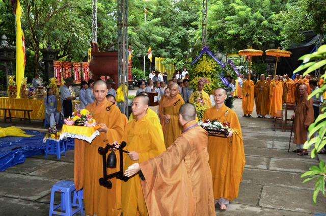 Khánh Hoà: Gần 200 đoàn phúng viếng Đức Phó Pháp chủ Trưởng lão HT. Thích Thiện Bình