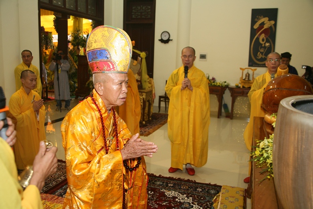 Cung thỉnh kim quan Cố Trưởng lão Hòa thượng Thích Chơn Thiện nhập bảo tháp