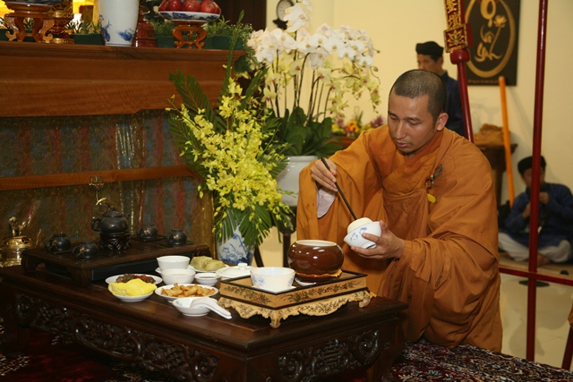 Cung thỉnh kim quan Cố Trưởng lão Hòa thượng Thích Chơn Thiện nhập bảo tháp