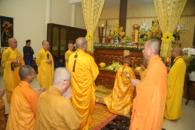 Cung thỉnh kim quan Cố Trưởng lão Hòa thượng Thích Chơn Thiện nhập bảo tháp