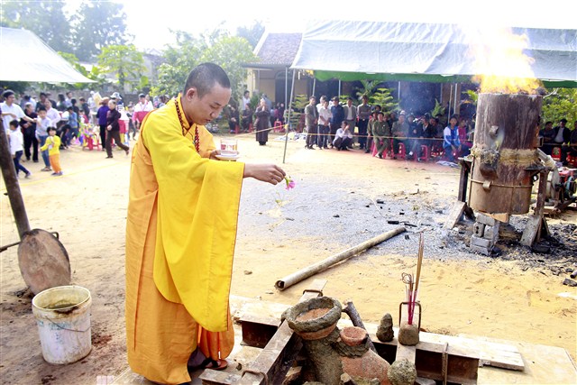 Thanh Hóa: Lễ trì chú rót đồng đúc đại hồng chung chùa Thiên Long