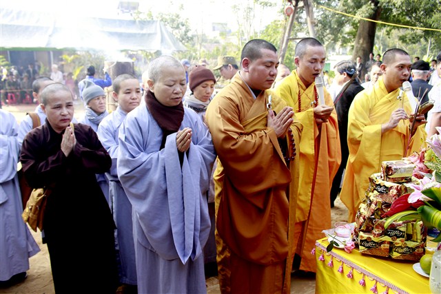Thanh Hóa: Lễ trì chú rót đồng đúc đại hồng chung chùa Thiên Long