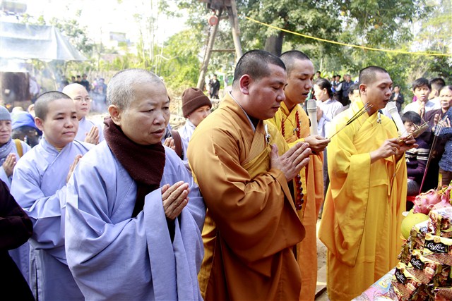 Thanh Hóa: Lễ trì chú rót đồng đúc đại hồng chung chùa Thiên Long