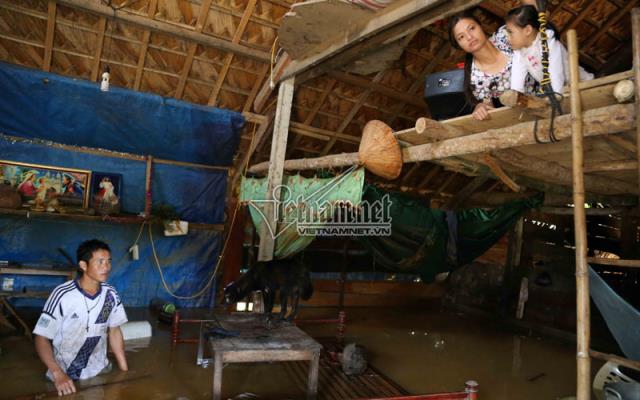 Miền Trung Ngập Chìm Khốn Khổ