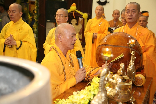 Cung thỉnh kim quan Cố Trưởng lão Hòa thượng Thích Chơn Thiện nhập bảo tháp