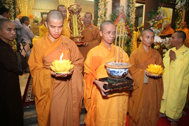 Cung thỉnh kim quan Cố Trưởng lão Hòa thượng Thích Chơn Thiện nhập bảo tháp