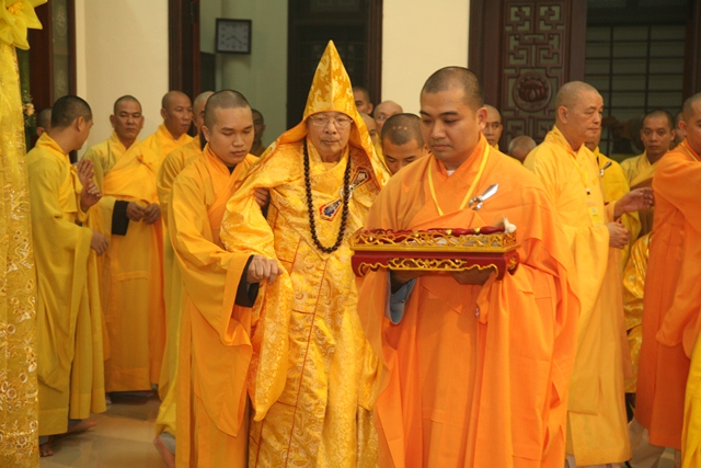 Cung thỉnh kim quan Cố Trưởng lão Hòa thượng Thích Chơn Thiện nhập bảo tháp