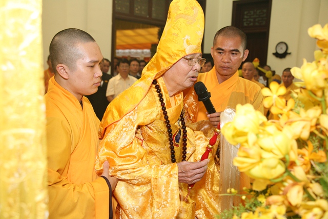 Cung thỉnh kim quan Cố Trưởng lão Hòa thượng Thích Chơn Thiện nhập bảo tháp