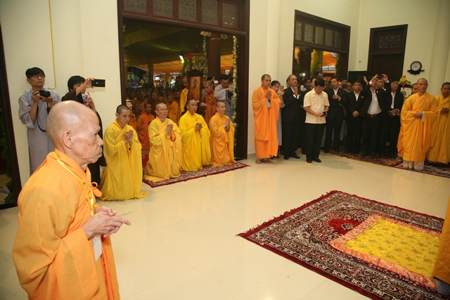 Cung thỉnh kim quan Cố Trưởng lão Hòa thượng Thích Chơn Thiện nhập bảo tháp