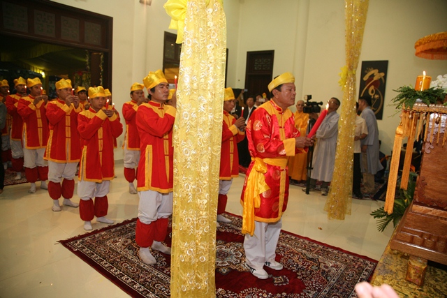 Cung thỉnh kim quan Cố Trưởng lão Hòa thượng Thích Chơn Thiện nhập bảo tháp