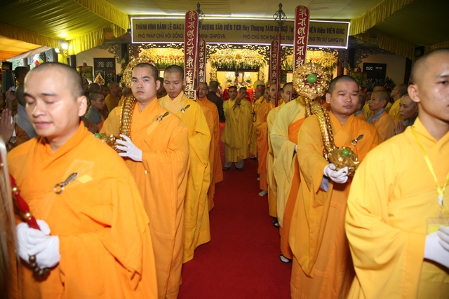 Cung thỉnh kim quan Cố Trưởng lão Hòa thượng Thích Chơn Thiện nhập bảo tháp