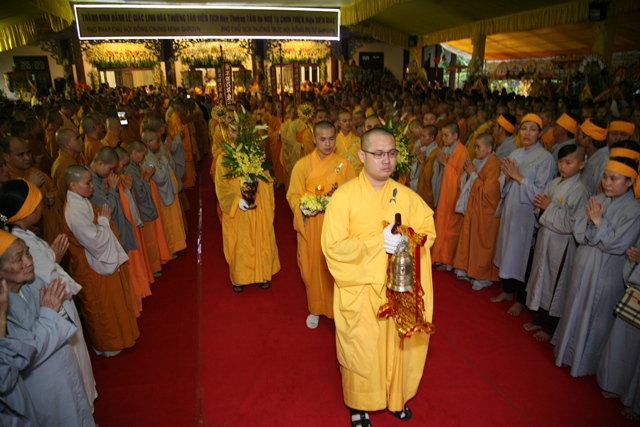 Cung thỉnh kim quan Cố Trưởng lão Hòa thượng Thích Chơn Thiện nhập bảo tháp