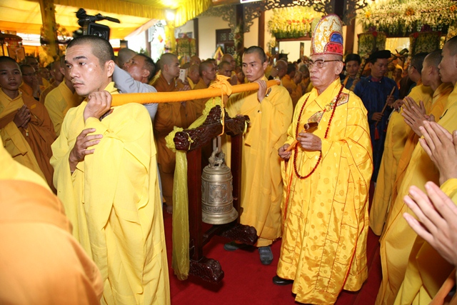 Cung thỉnh kim quan Cố Trưởng lão Hòa thượng Thích Chơn Thiện nhập bảo tháp