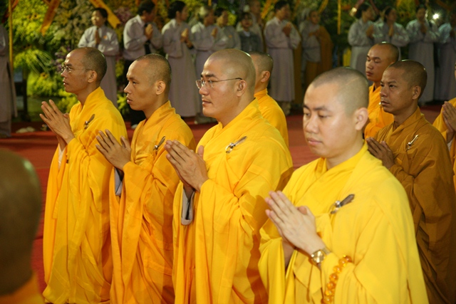 Cung thỉnh kim quan Cố Trưởng lão Hòa thượng Thích Chơn Thiện nhập bảo tháp