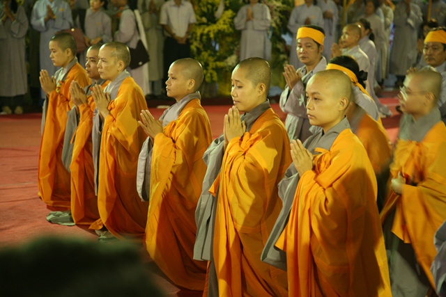 Cung thỉnh kim quan Cố Trưởng lão Hòa thượng Thích Chơn Thiện nhập bảo tháp