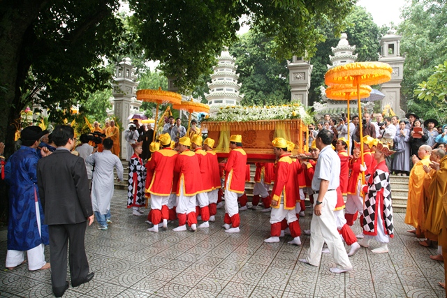 Cung thỉnh kim quan Cố Trưởng lão Hòa thượng Thích Chơn Thiện nhập bảo tháp