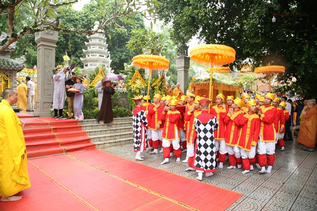 Cung thỉnh kim quan Cố Trưởng lão Hòa thượng Thích Chơn Thiện nhập bảo tháp