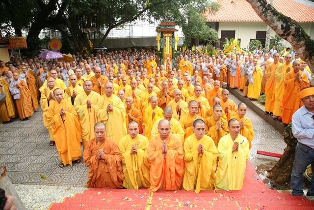 Cung thỉnh kim quan Cố Trưởng lão Hòa thượng Thích Chơn Thiện nhập bảo tháp