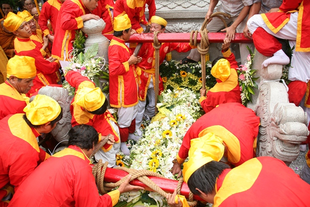 Cung thỉnh kim quan Cố Trưởng lão Hòa thượng Thích Chơn Thiện nhập bảo tháp