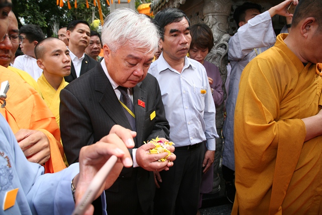 Cung thỉnh kim quan Cố Trưởng lão Hòa thượng Thích Chơn Thiện nhập bảo tháp