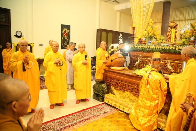 Cung thỉnh kim quan Cố Trưởng lão Hòa thượng Thích Chơn Thiện nhập bảo tháp