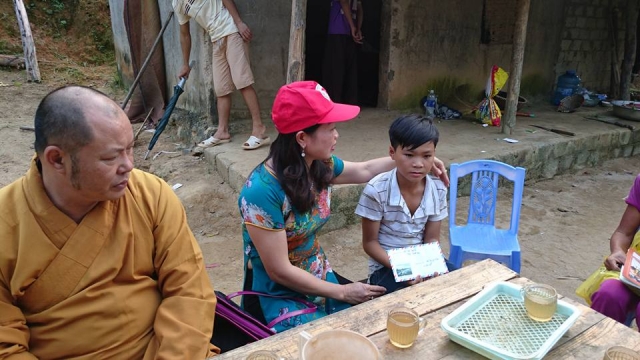 Thanh Hóa: Phật Giáo Sầm Sơn tặng quà cho đối tượng khó khăn