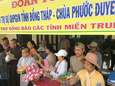 Ban Trị sự Phật giáo Đồng Tháp cứu trợ đồng bào các tỉnh miền Trung